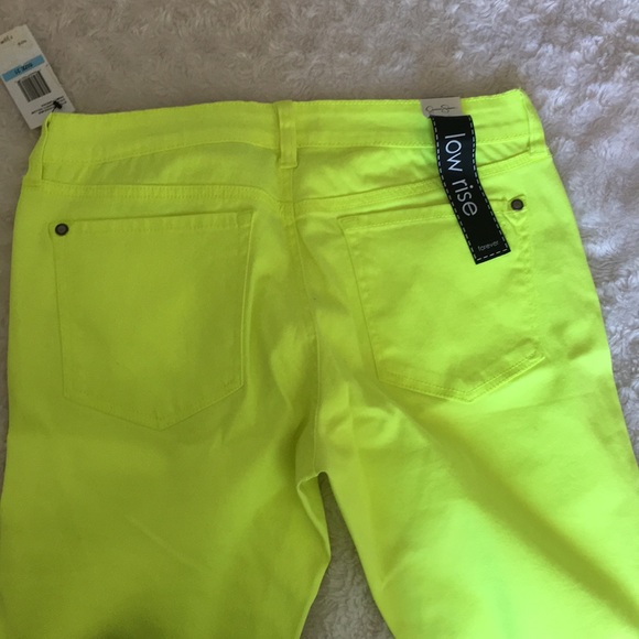 Jessica Simpson Low rise Jeans. - Picture 7 of 8